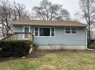1913 Apache Rd, Waukegan, IL 60087