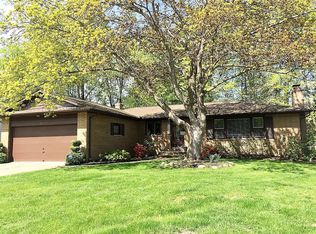 1642 Windsor Dr, Mayfield Heights, OH 44124