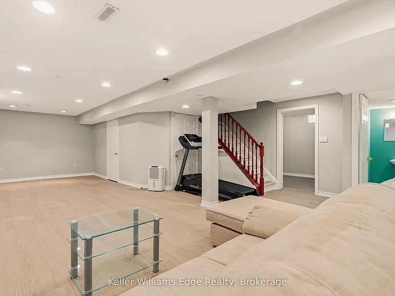 6760 Dillingwood Dr — Photo 34
