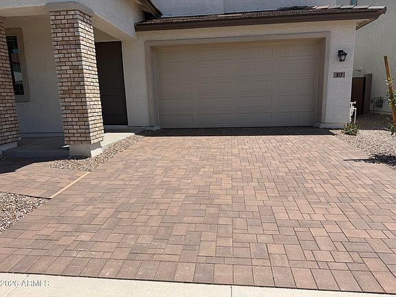 3rd image of 817 W Sparrow Drive