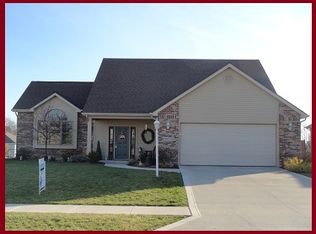 8927 Strathmore Ln, Fort Wayne, IN 46818