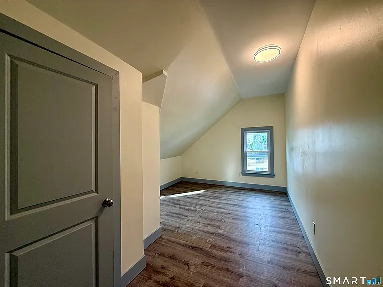 22 Hawthorne Ave — Photo 22