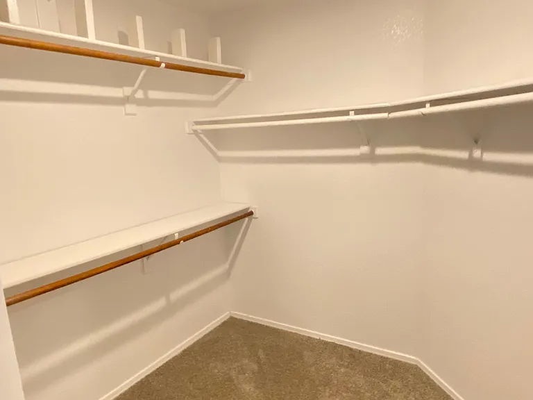 3358 E Wickieup Ln — Photo 27