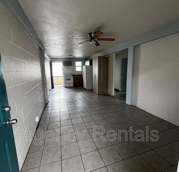 938 Owen St — Photo 15