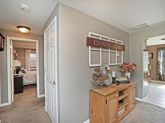 4th image of 703 Robindale Dr