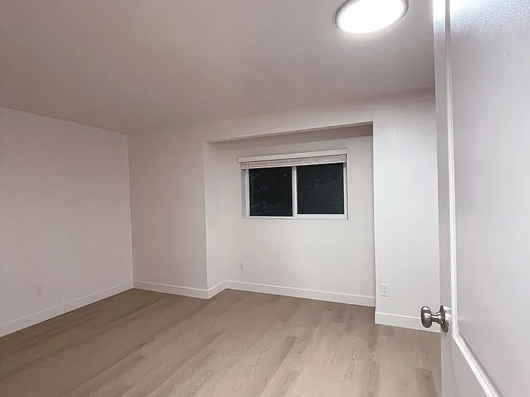 Wellington Place Apartments — Photo 13