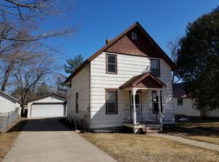 112 Maple St, Waupaca, WI 54981