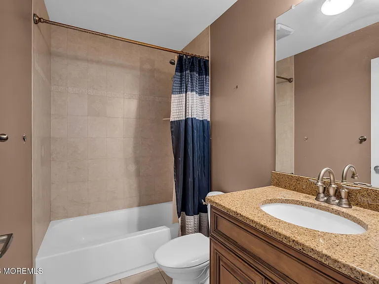 12 Sanford St — Photo 23