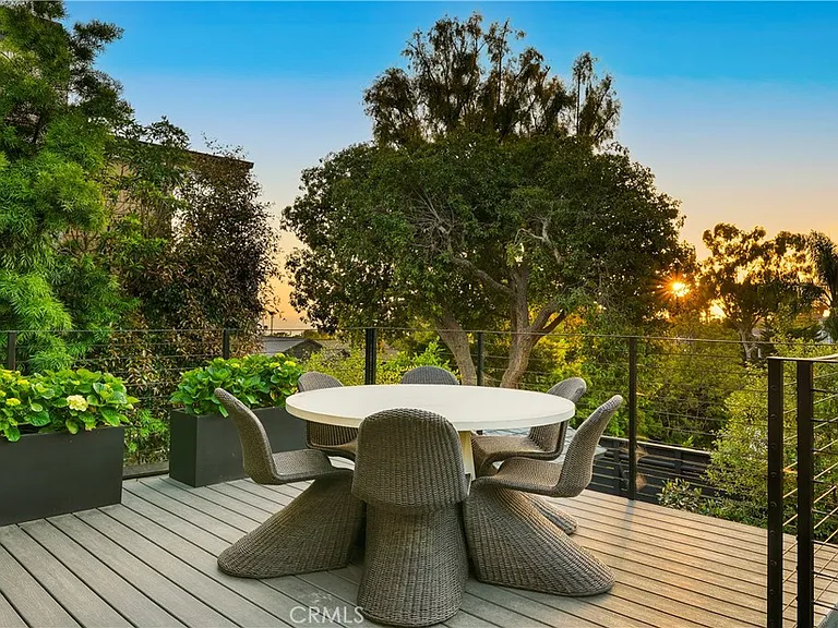 592 Bluebird Canyon Dr — Photo 63