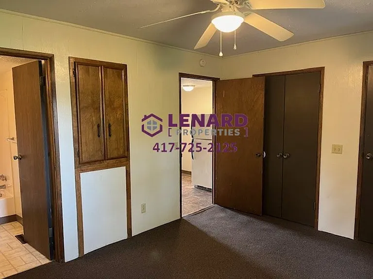 239 W College St — Photo 11