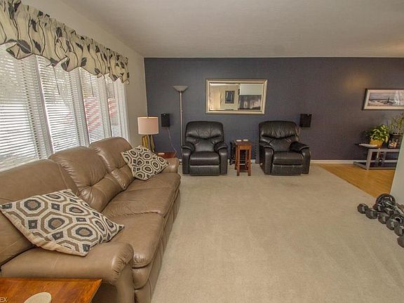 2nd image of 15622 Creekwood Ln