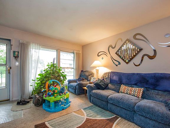 3rd image of 580 Sussex Ct