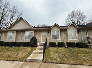 30800 Plum Lane Dr, Madison Heights, MI 48071