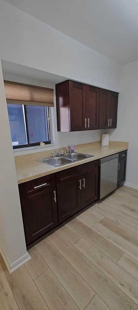 2 bed, 860 sqft, $1,675 — Photo 4