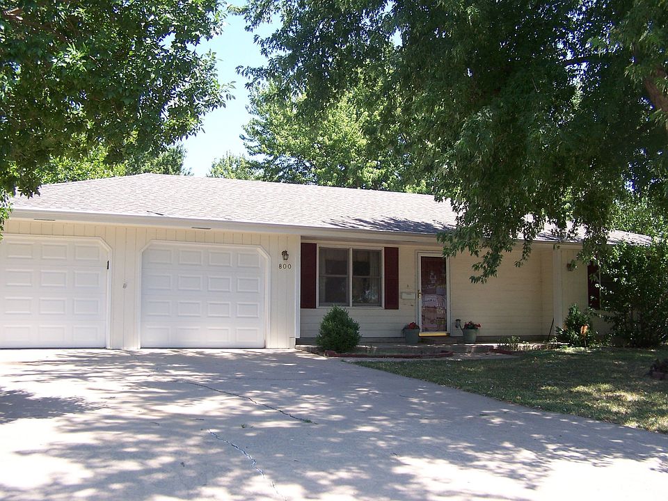 2nd image of 800 Gillespie Dr