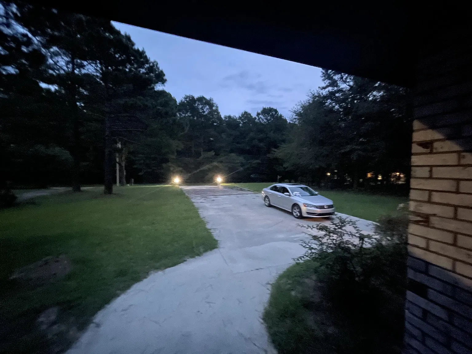 571 Straightway Dr — Photo 4