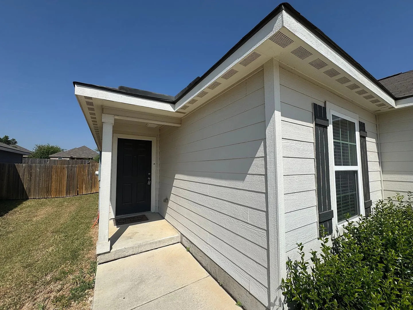 Move-In Ready 4-Bedroom Home in Luckey Ranch | Move-In Specials Available — Photo 4