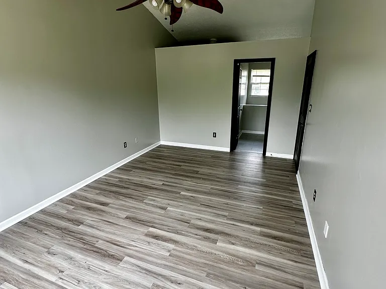 114 Fairfax Dr — Photo 11