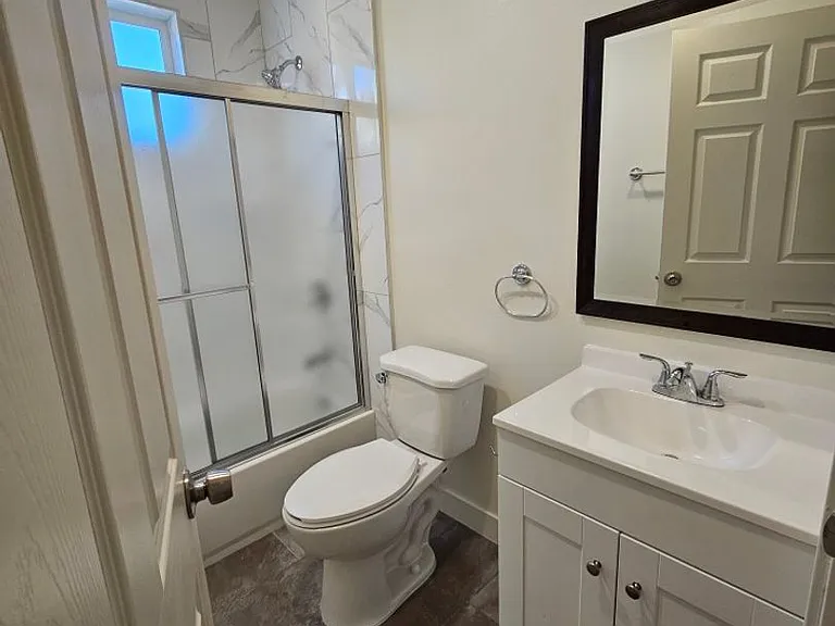 33(835E) — Photo 34