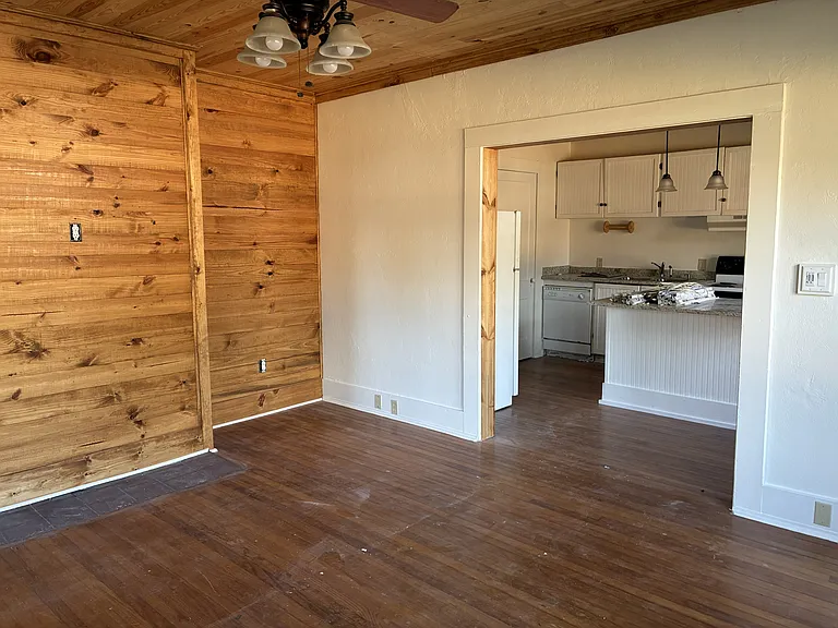 304 Short St SE #B — Photo 10