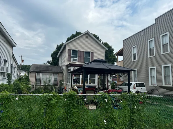 91 4th St, Waterford, NY 12188