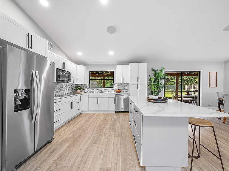 1252 Raintree Ln — Photo 10