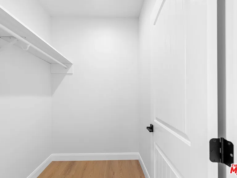 6932 Babcock Ave — Photo 19