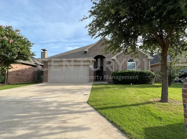 517 Highpark Ct, Lake Dallas, TX 75065