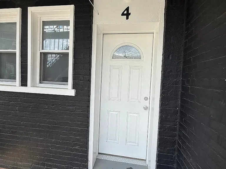 129 Maple Ave #4 — Photo 1