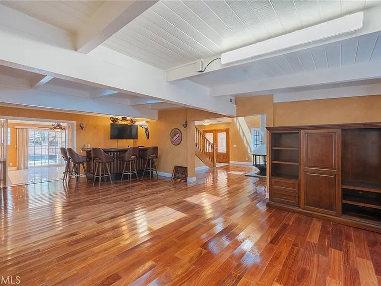 5562 Highland Ave — Photo 12