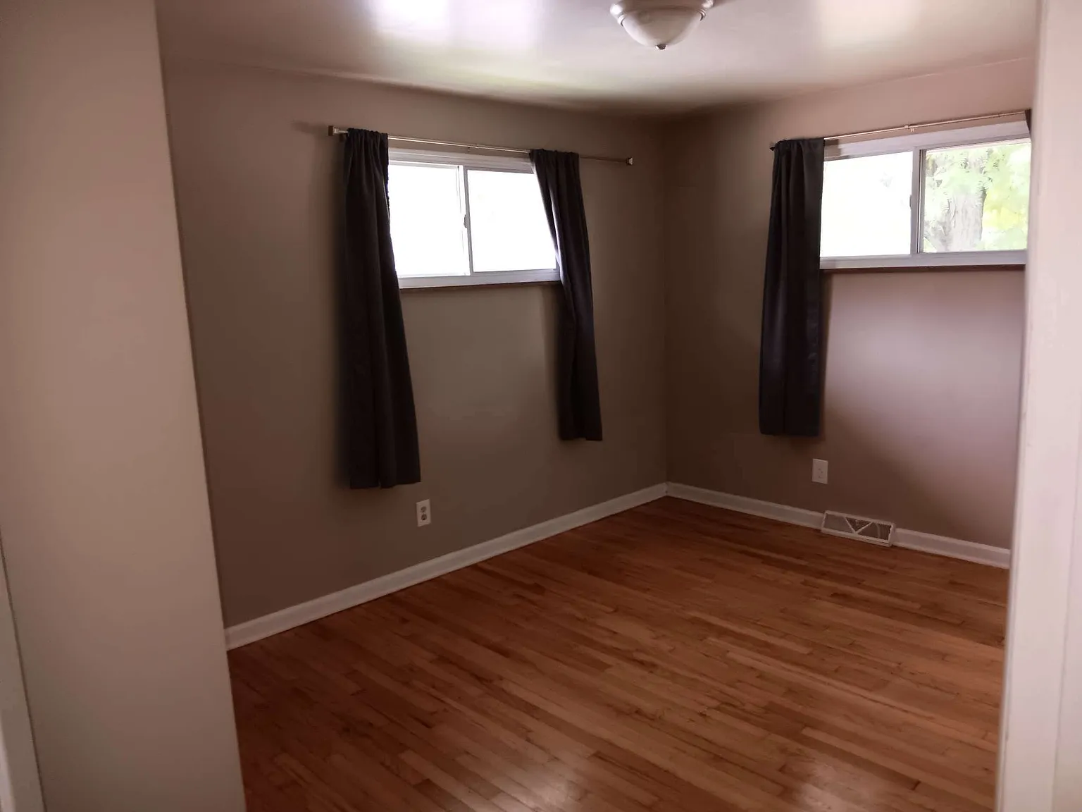 2 bed, 900 sqft, $1,075 — Photo 4