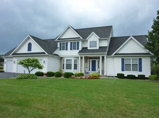 6 Shady Pine Ln, Rochester, NY 14612