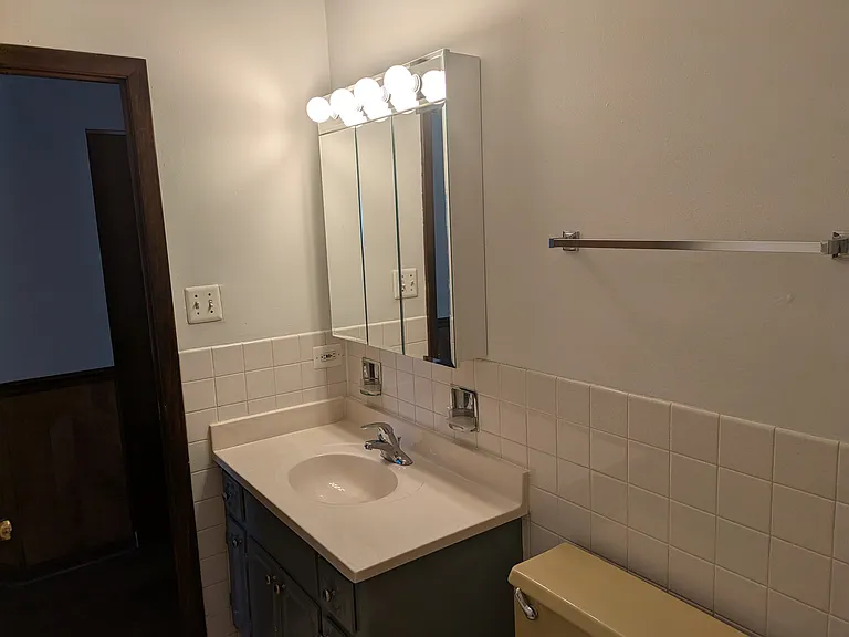 5642 W 107th St #2 BDRM — Photo 7