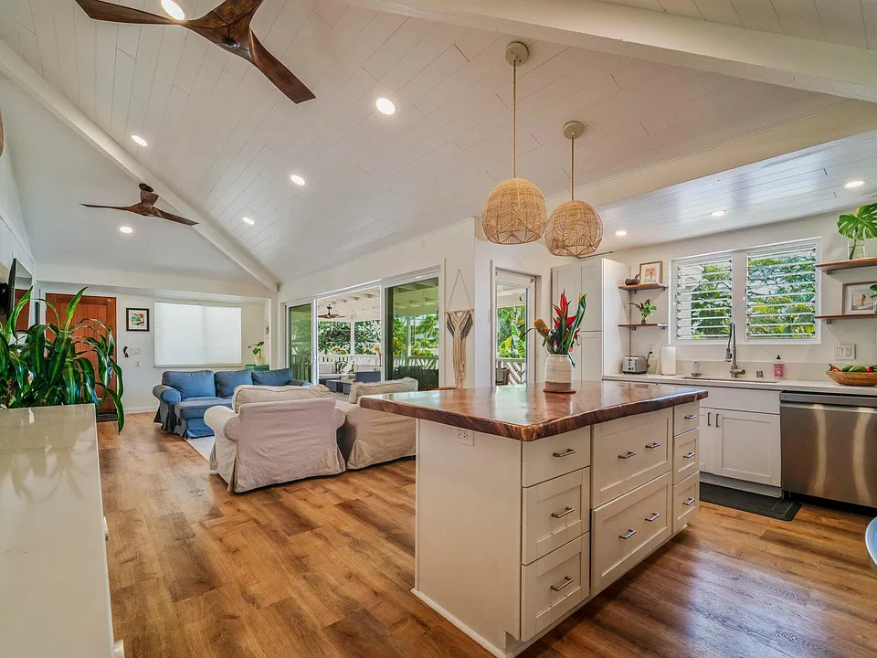 215 Kaelepulu Dr