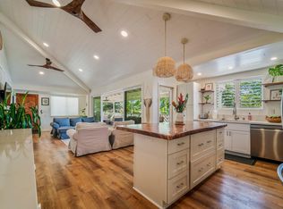 215 Kaelepulu Dr, Kailua, HI 96734