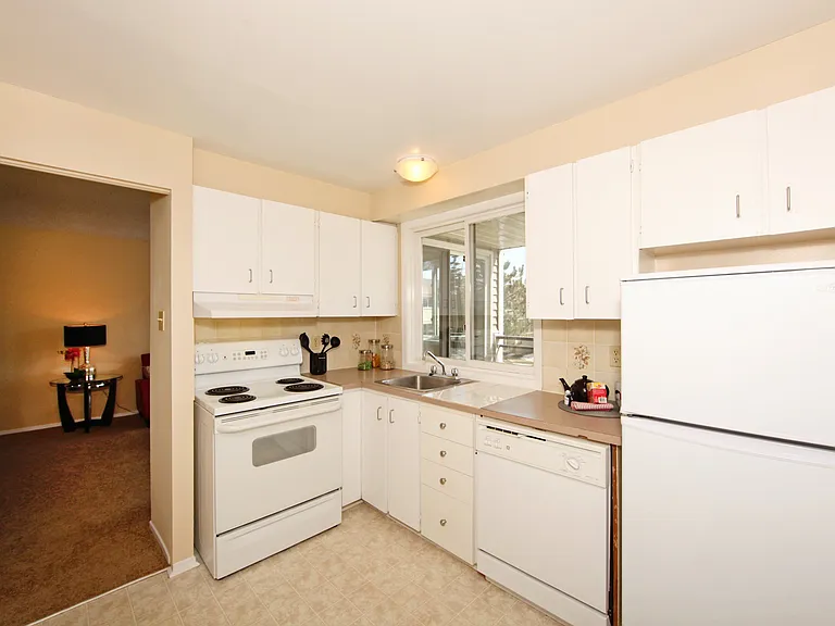2805 Cedarwood Dr — Photo 3
