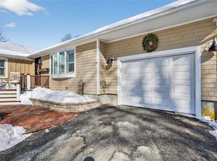 92 Locust Ave, Portsmouth, RI 02871