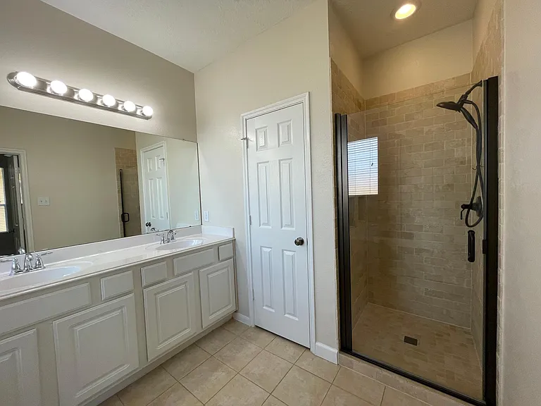 2313 Cantabria Ln — Photo 7