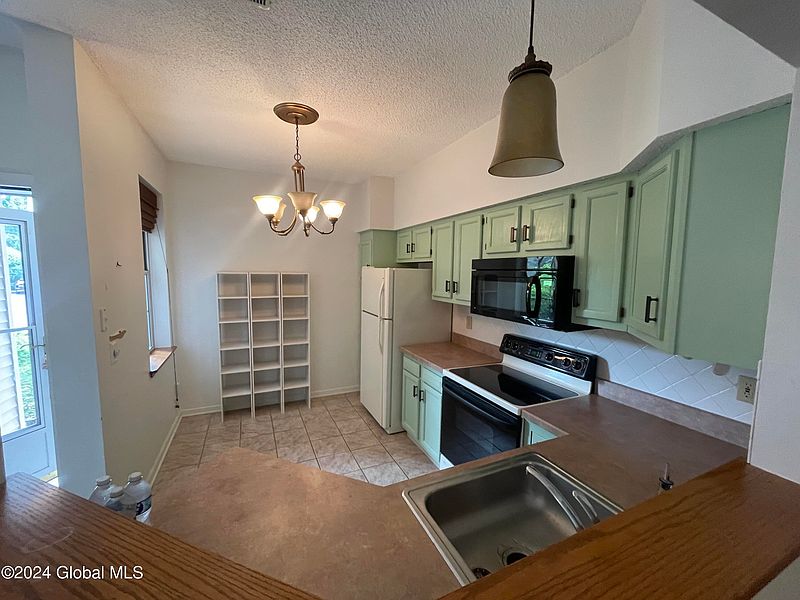 2nd image of 5002 Forest Point Drive