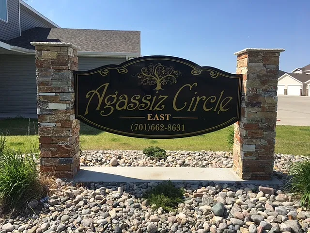 East Agassiz Circle 8Plex — Photo 2