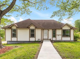 900 Summit Rd, Knob Noster, MO 65336