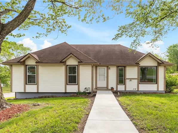 900 Summit Rd, Knob Noster, MO 65336