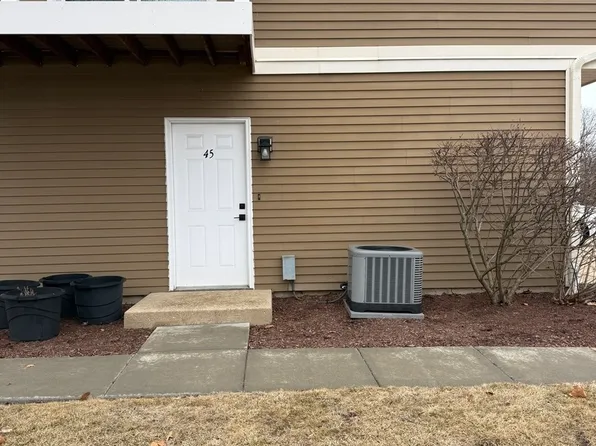 45 Spuhler Dr #45, Batavia, IL 60510