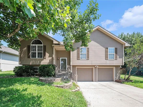 19505 Paradise Cir, Smithville, MO 64089