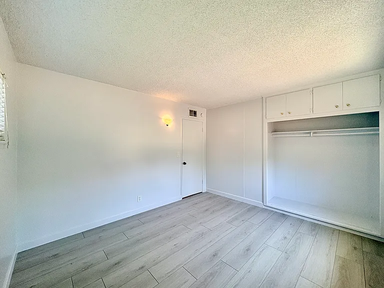 637 Geneva Ave — Photo 14
