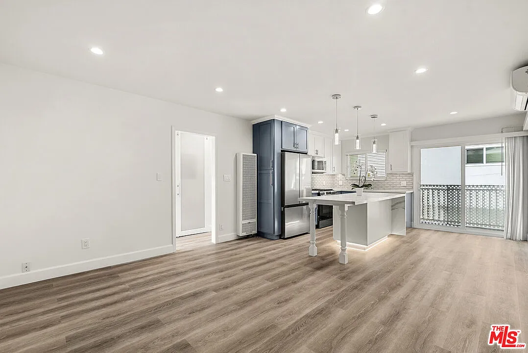 2 bed, 2.0 bath, $5,695 — Photo 3