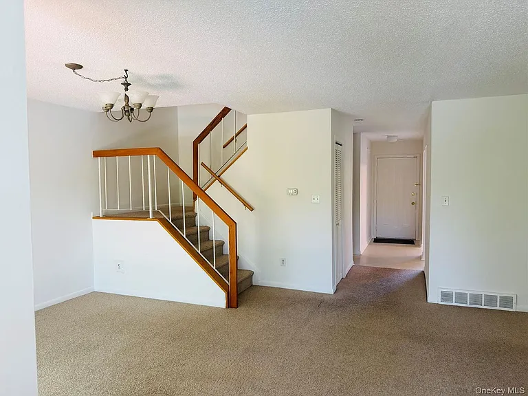 15 Pond Dr W — Photo 6