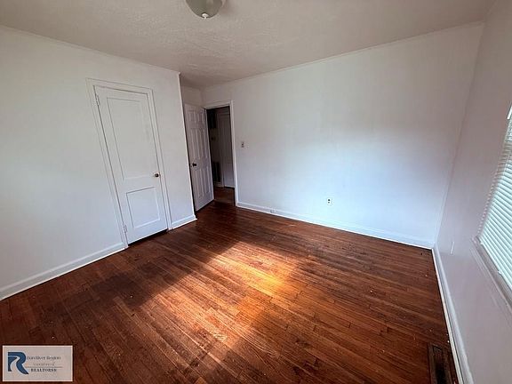 5th image of 170 Sunset Dr