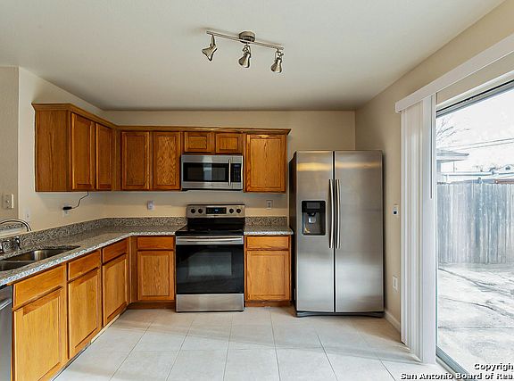 4th image of 6703 Walnut Valley Dr