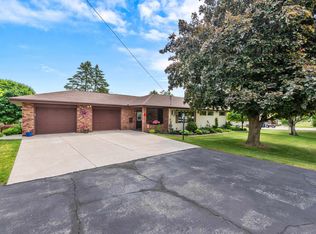 421 Evergreen Rd, Mount Calvary, WI 53057